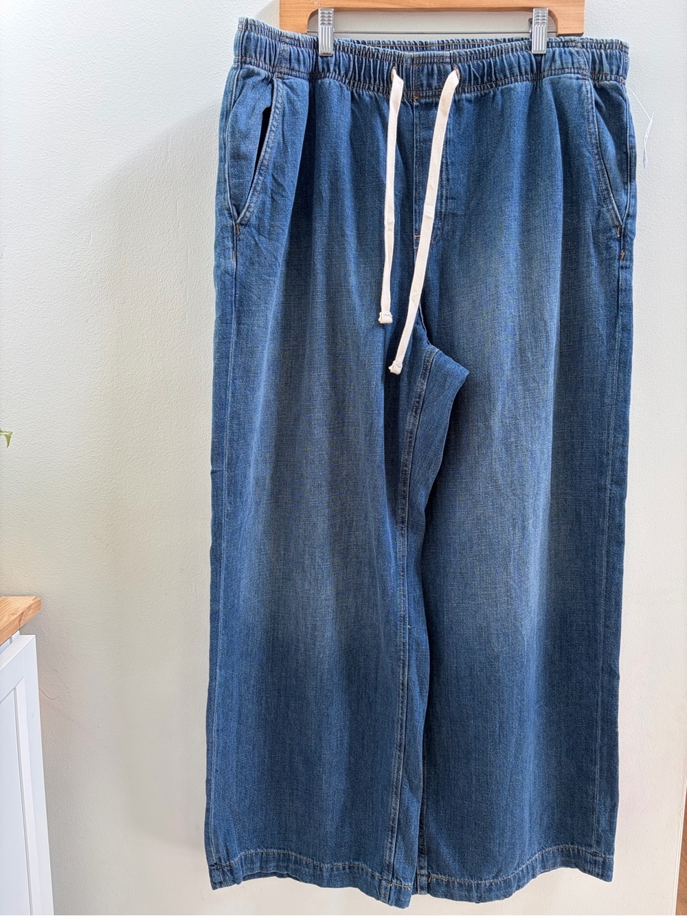 NWT GAP HIGH RISE WIDE LEG JEANS - Picture 3 of 7